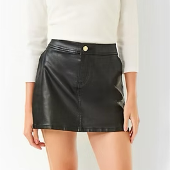 Lilly Pulitzer Dresses & Skirts - Lilly Pulitzer Black Faux Leather Mini Skirt - Size 12